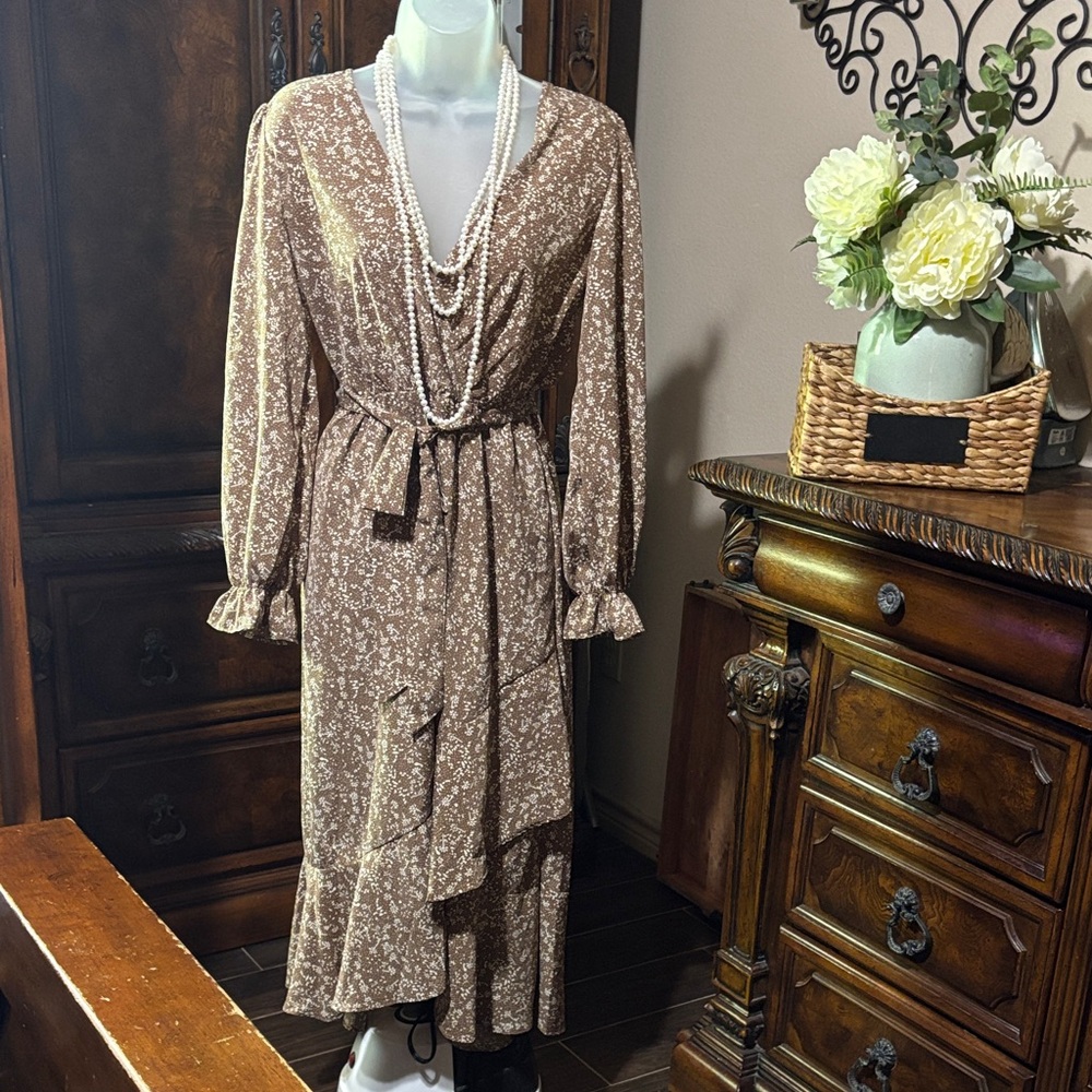 Elegant Long Sleeve Floral Dress in Brown
